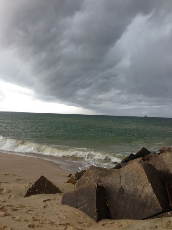 Aspecto matinal de prenúncio de chuva na Ilha de Luanda 