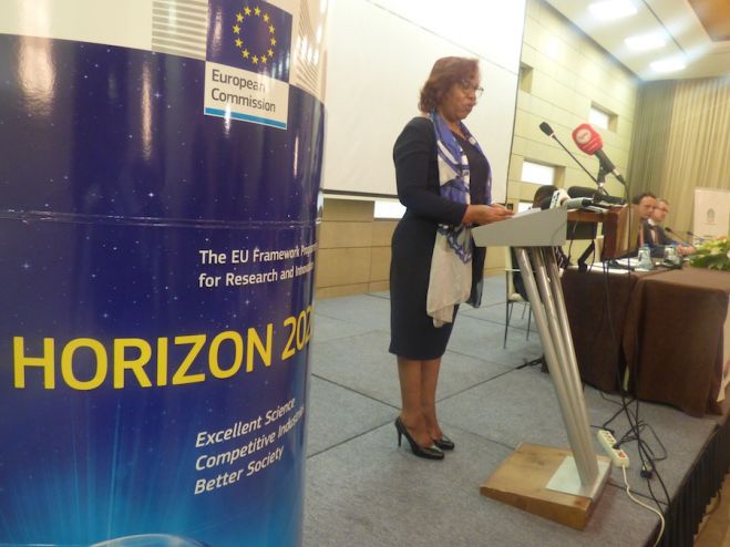 Ministra da Ciência e Tecnologia, Cândida Teixeira discursando na abertura do Workshop Horizonte 2020 da UE, em Luanda