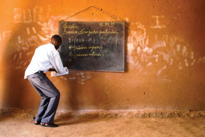 Aula de Matemática numa escola do interior da província do Huambo.